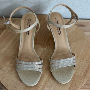 American Glamour Badgley Mischka Womens Kannon Heeled Sandals 8.5M